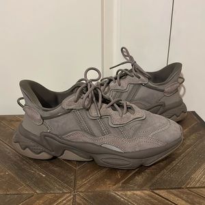 ADIDAS ozweego women’s 8.5